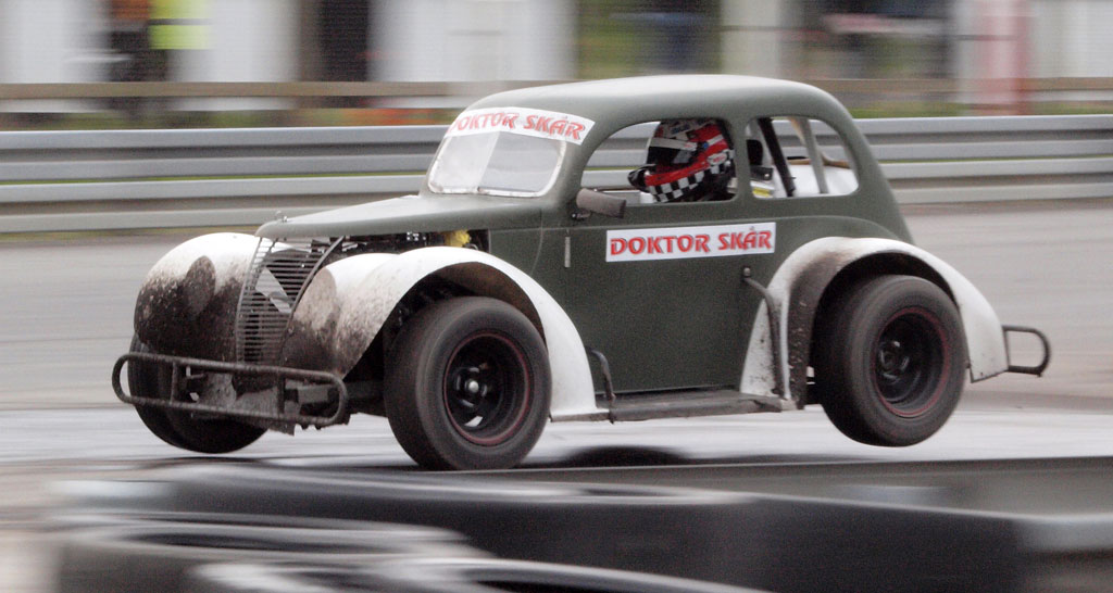 Jason Watt gjorde god reklame for Legend Car på løst underlag
(Foto: Åge Kirketerp Jensen)